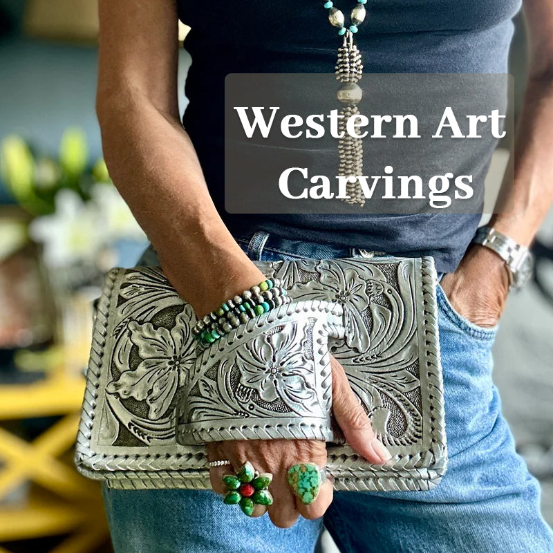 Clutch Elegante Dança da Flor Prateada: Estilo Western, Entalhes Artesanais, Design Exclusivo